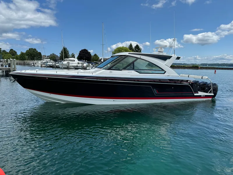 Slide: The Image of 2023 Formula Boats 400 Super Sport Crossover 1 - 1