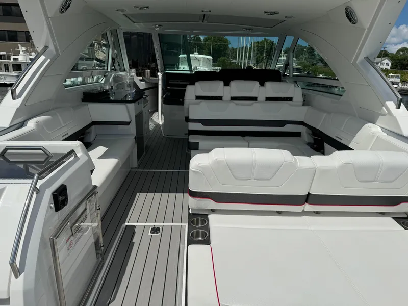 Slide: The Image of 2023 Formula Boats 400 Super Sport Crossover 10 - 10