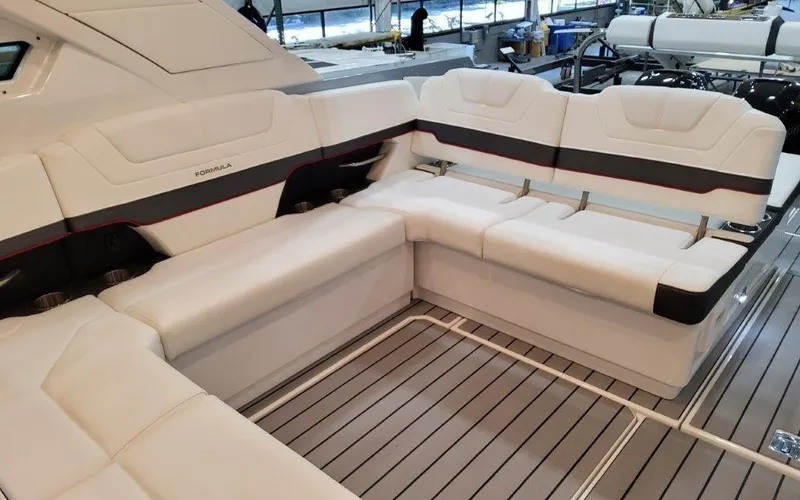 Slide: The Image of 2023 Formula Boats 400 Super Sport Crossover 11 - 11