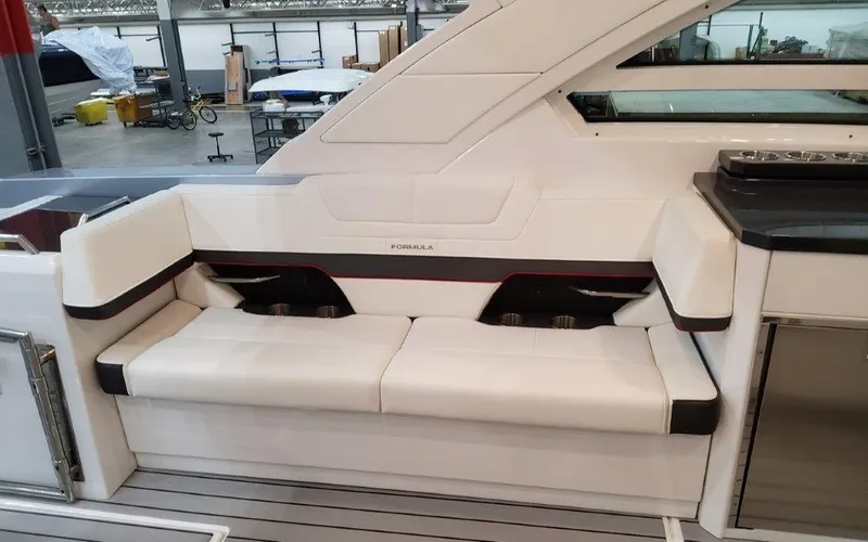 Slide: The Image of 2023 Formula Boats 400 Super Sport Crossover 13 - 13