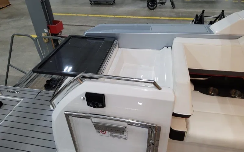 Slide: The Image of 2023 Formula Boats 400 Super Sport Crossover 14 - 14