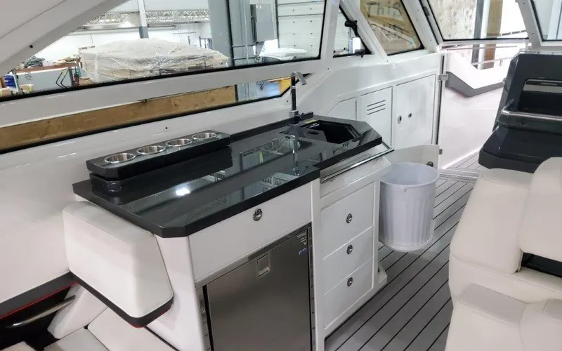 Slide: The Image of 2023 Formula Boats 400 Super Sport Crossover 15 - 15