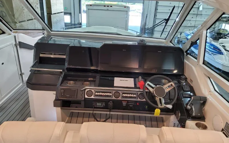 Slide: The Image of 2023 Formula Boats 400 Super Sport Crossover 19 - 19