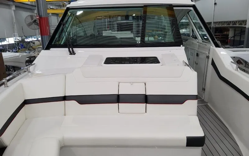 Slide: The Image of 2023 Formula Boats 400 Super Sport Crossover 21 - 21