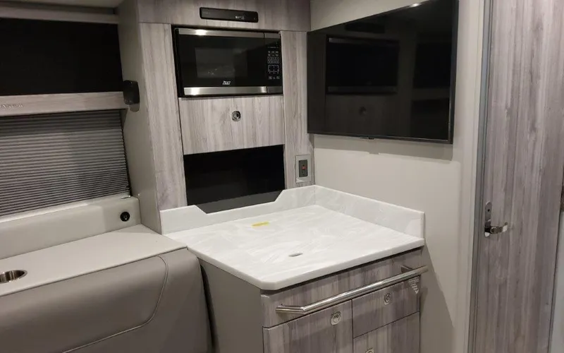 Slide: The Image of 2023 Formula Boats 400 Super Sport Crossover 27 - 27