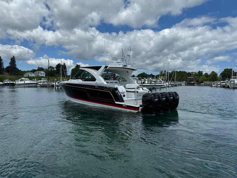 Slide: The Image of 2023 Formula Boats 400 Super Sport Crossover 3 - 3