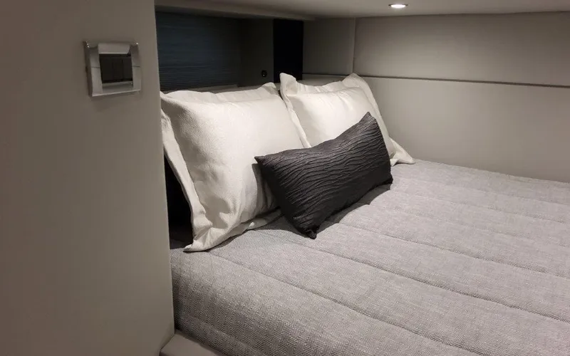 Slide: The Image of 2023 Formula Boats 400 Super Sport Crossover 30 - 30