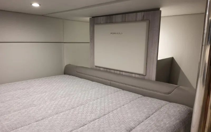 Slide: The Image of 2023 Formula Boats 400 Super Sport Crossover 31 - 31