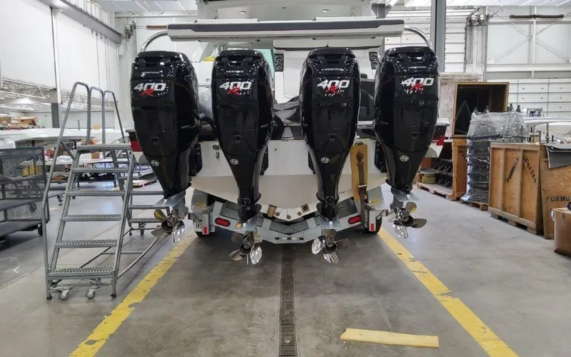 Slide: The Image of 2023 Formula Boats 400 Super Sport Crossover 4 - 4