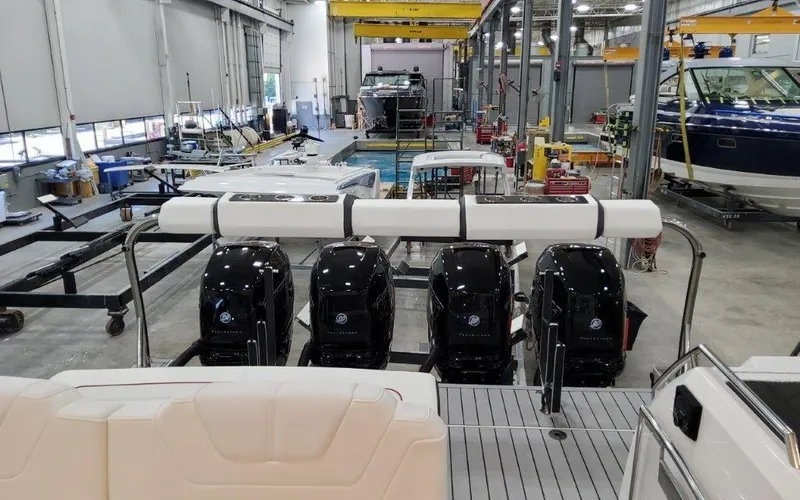 Slide: The Image of 2023 Formula Boats 400 Super Sport Crossover 7 - 7