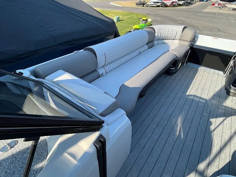 Slide: The Image of 2023 Avalon Excalibur 2785 Twin QL 11 - 11