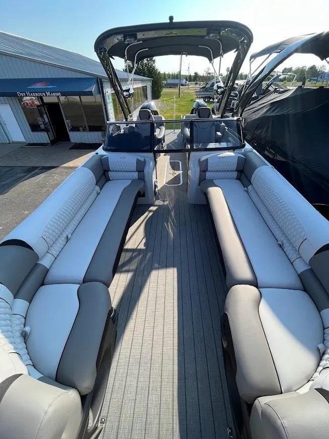 Slide: The Image of 2023 Avalon Excalibur 2785 Twin QL 14 - 14