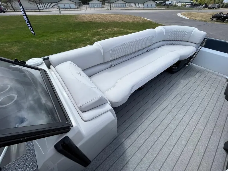 Slide: The Image of 2023 Avalon Excalibur 2785 Twin ELW 13 - 13