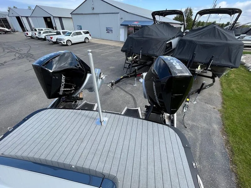 Slide: The Image of 2023 Avalon Excalibur 2785 Twin ELW 6 - 6