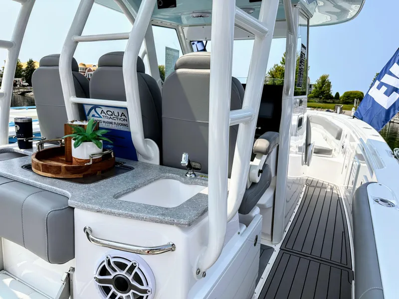 Slide: The Image of 2023 Everglades 365 CC 8 - 8