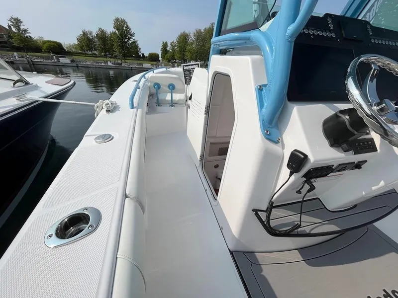 Slide: The Image of 2023 Everglades 273 Center Console 11 - 11