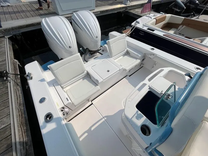 Slide: The Image of 2023 Everglades 273 Center Console 5 - 5