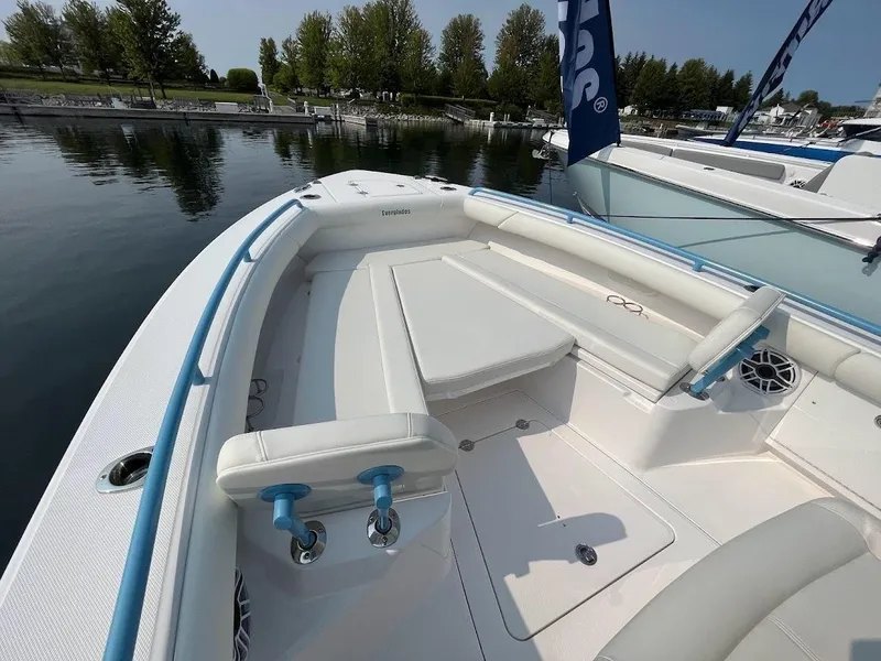 Slide: The Image of 2023 Everglades 273 Center Console 9 - 9