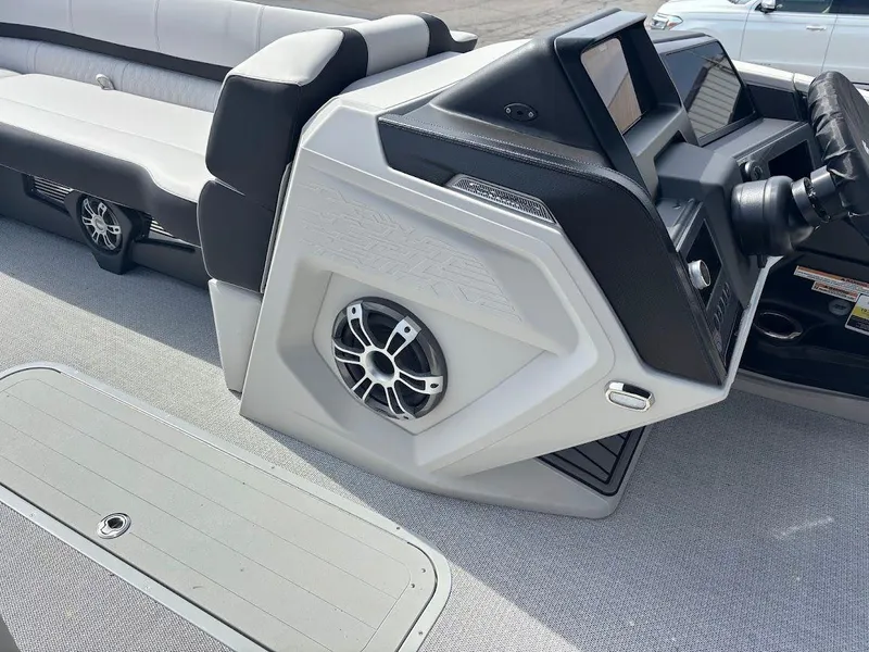 Slide: The Image of 2025 Avalon Catalina Platinum Versatile Rear Bench 2785 11 - 11