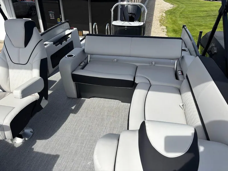 Slide: The Image of 2025 Avalon Catalina Platinum Versatile Rear Bench 2785 13 - 13