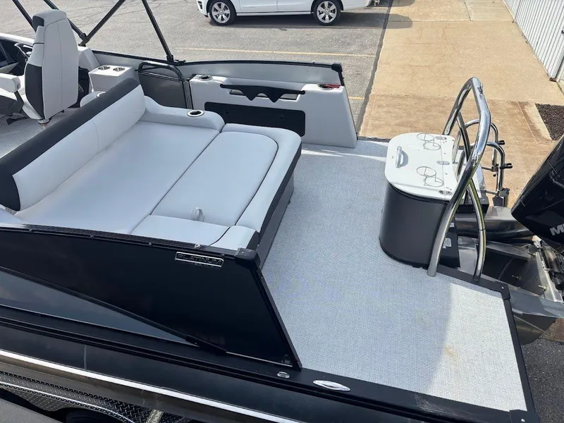 Slide: The Image of 2025 Avalon Catalina Platinum Versatile Rear Bench 2785 14 - 14