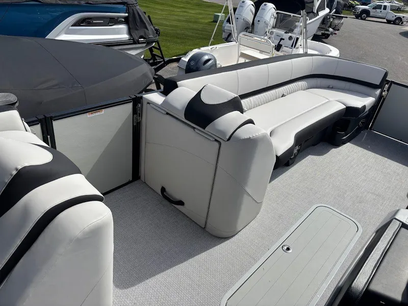 Slide: The Image of 2025 Avalon Catalina Platinum Versatile Rear Bench 2785 8 - 8