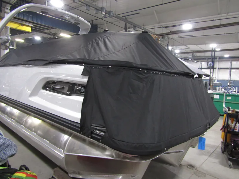 Slide: The Image of 2025 Avalon Excalibur Elite Windshield Twin 500R 10 - 10