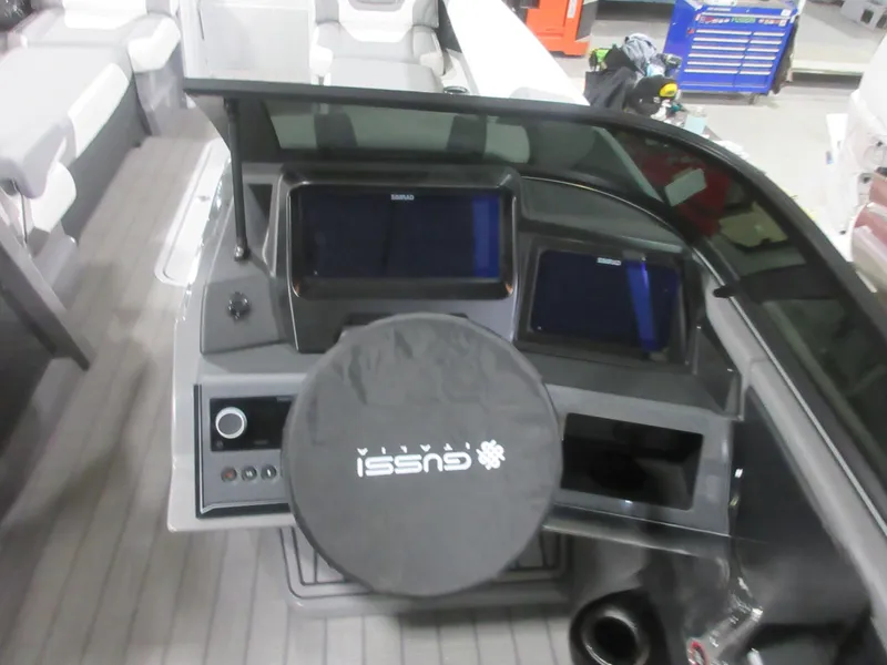 Slide: The Image of 2025 Avalon Excalibur Elite Windshield Twin 500R 11 - 11