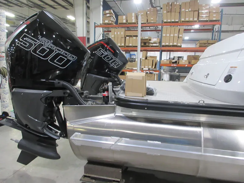 Slide: The Image of 2025 Avalon Excalibur Elite Windshield Twin 500R 12 - 12