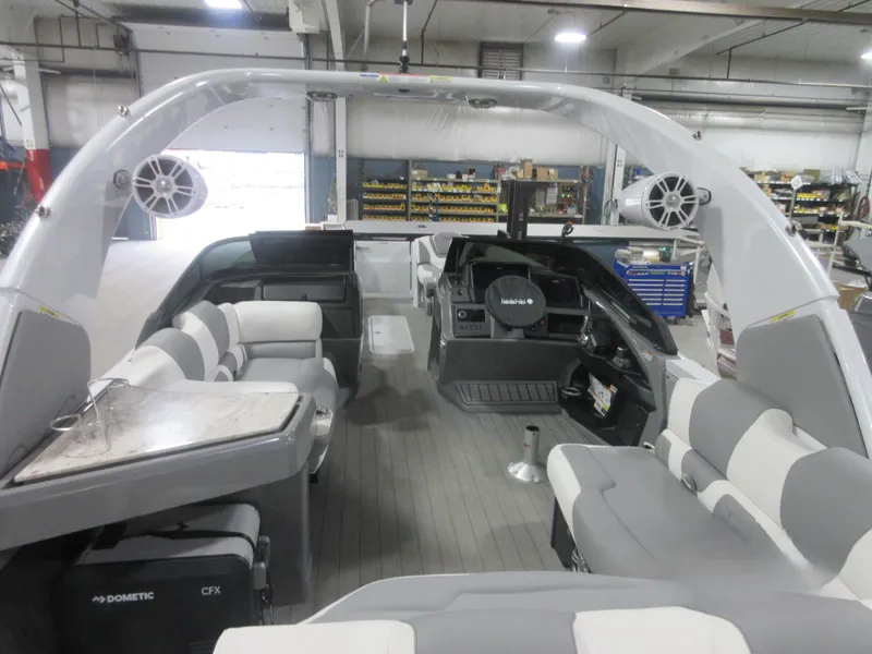 Slide: The Image of 2025 Avalon Excalibur Elite Windshield Twin 500R 13 - 13