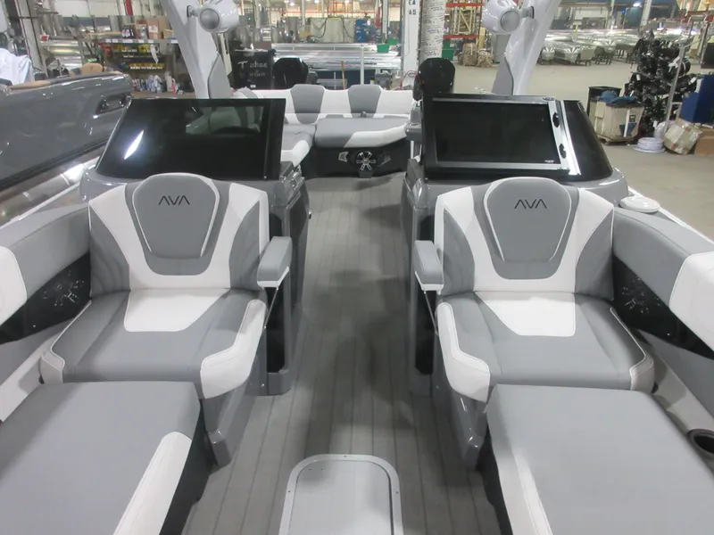 Slide: The Image of 2025 Avalon Excalibur Elite Windshield Twin 500R 3 - 3