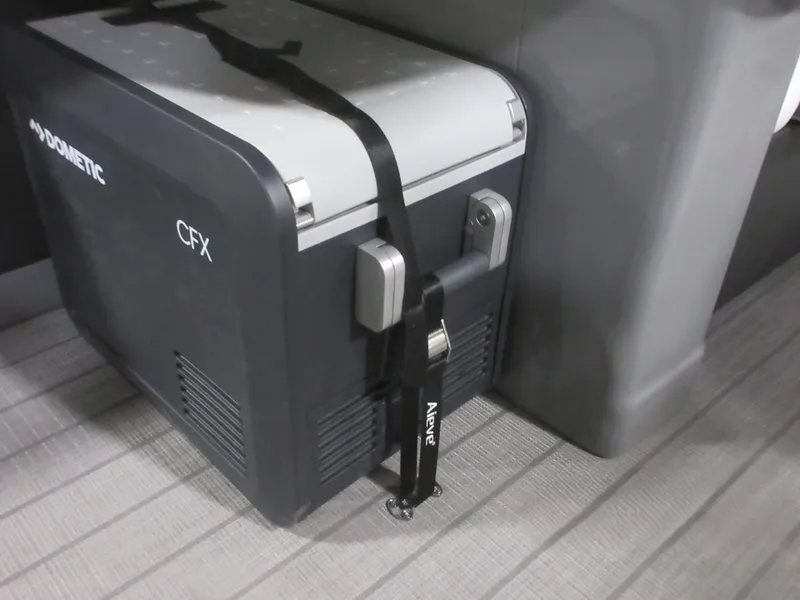 Slide: The Image of 2025 Avalon Excalibur Elite Windshield Twin 500R 9 - 9