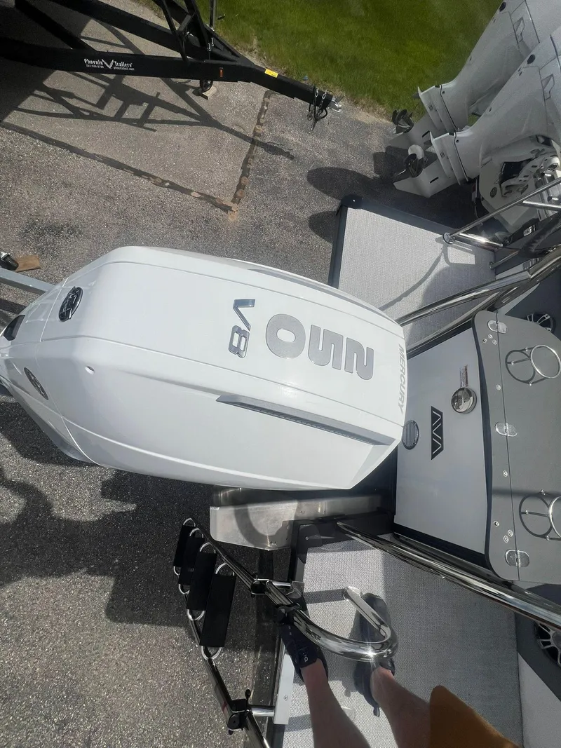 Slide: The Image of 2025 Avalon Catalina Platinum Quad Lounge Shift 2585 10 - 10