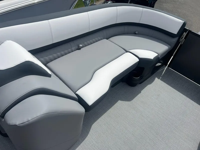 Slide: The Image of 2025 Avalon Catalina Platinum Quad Lounge Shift 2585 13 - 13