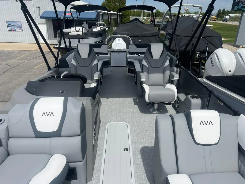 Slide: The Image of 2025 Avalon Catalina Platinum Quad Lounge Shift 2585 14 - 14