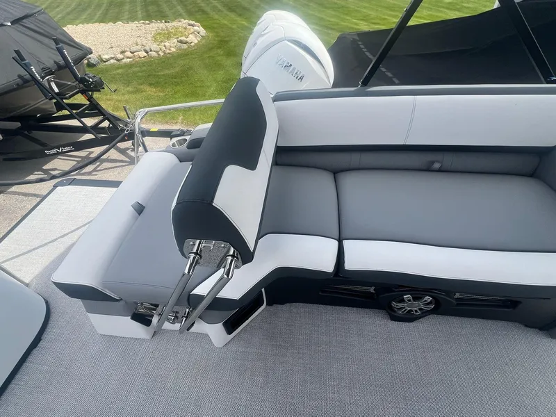 Slide: The Image of 2025 Avalon Catalina Platinum Quad Lounge Shift 2585 21 - 21