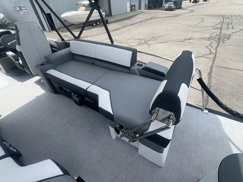 Slide: The Image of 2025 Avalon Catalina Platinum Quad Lounge Shift 2585 22 - 22