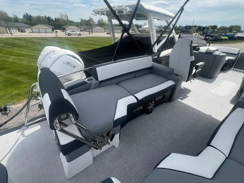 Slide: The Image of 2025 Avalon Catalina Platinum Quad Lounge Shift 2585 23 - 23