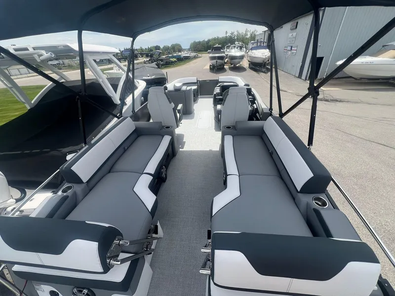 Slide: The Image of 2025 Avalon Catalina Platinum Quad Lounge Shift 2585 6 - 6