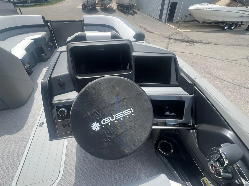 Slide: The Image of 2025 Avalon Catalina Platinum Quad Lounge Shift 2585 7 - 7