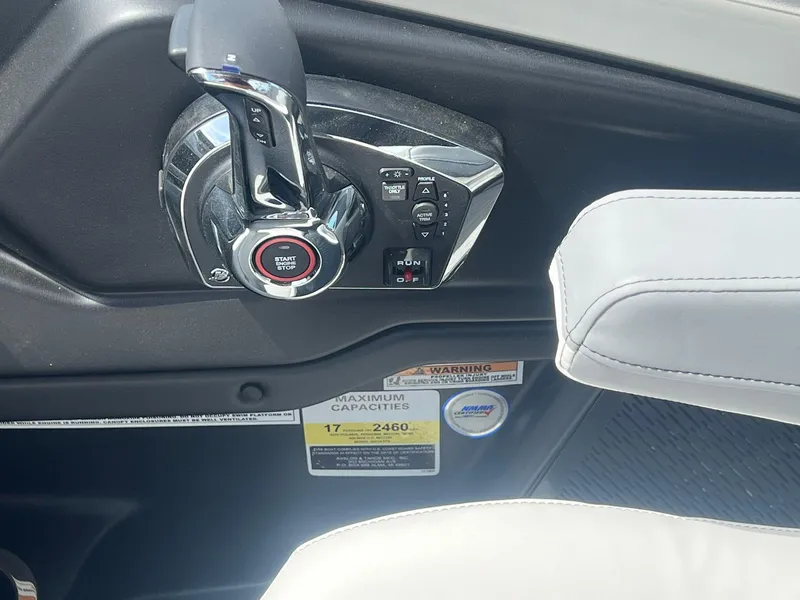 Slide: The Image of 2025 Avalon Catalina Platinum Quad Lounge Shift 2585 9 - 9