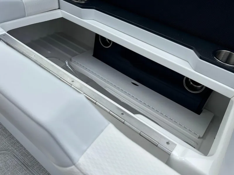 Slide: The Image of 2025 Formula 350 Crossover Bowrider 13 - 13