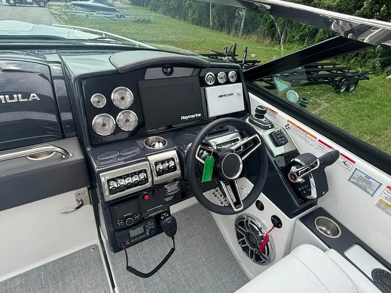 Slide: The Image of 2025 Formula 350 Crossover Bowrider 16 - 16