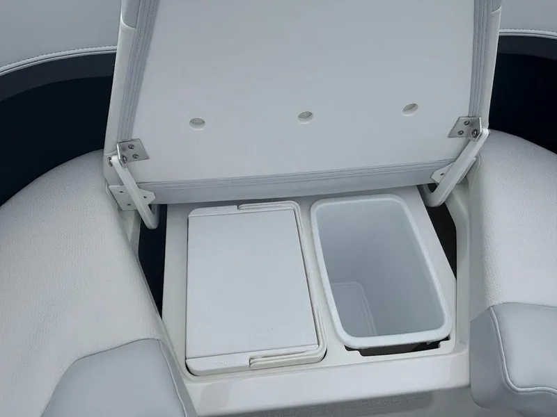 Slide: The Image of 2025 Formula 350 Crossover Bowrider 21 - 21