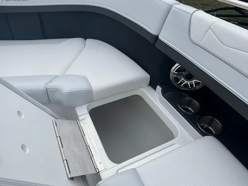 Slide: The Image of 2025 Formula 350 Crossover Bowrider 22 - 22