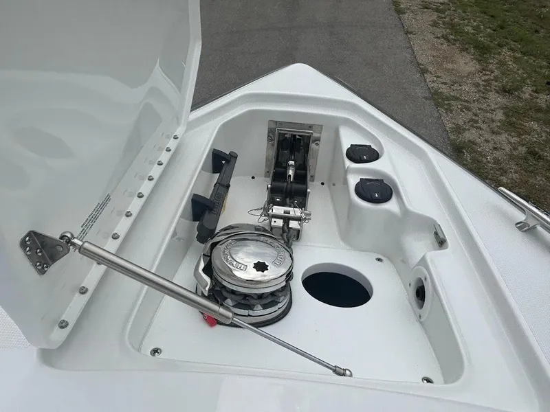 Slide: The Image of 2025 Formula 350 Crossover Bowrider 23 - 23