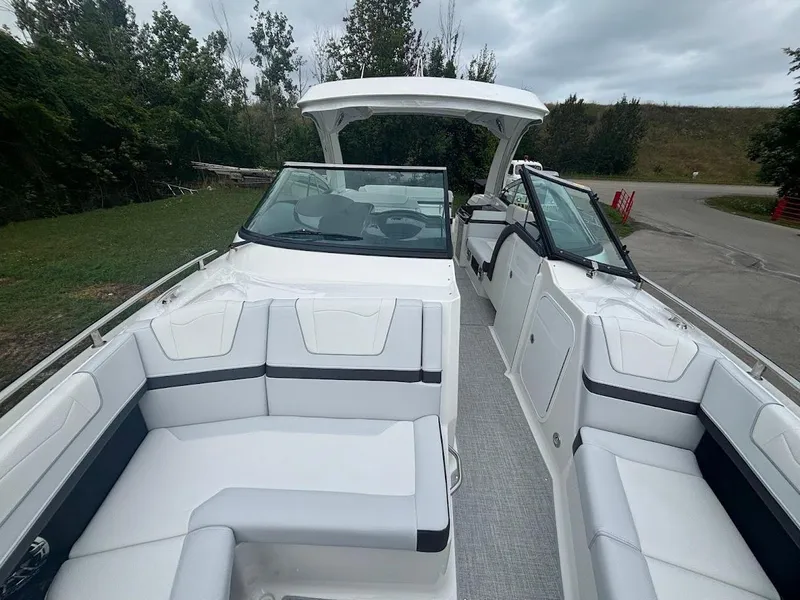 Slide: The Image of 2025 Formula 350 Crossover Bowrider 24 - 24