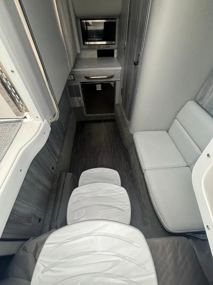 Slide: The Image of 2025 Formula 350 Crossover Bowrider 25 - 25