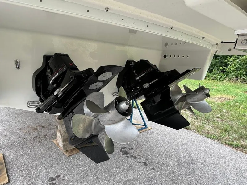 Slide: The Image of 2025 Formula 350 Crossover Bowrider 3 - 3