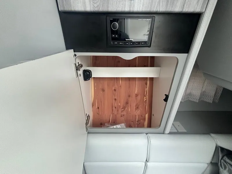 Slide: The Image of 2025 Formula 350 Crossover Bowrider 30 - 30